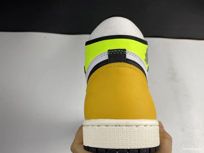 GOLD' HIGH JORDAN 1 'VOLT 555088-118 AIR RETRO OG 1107